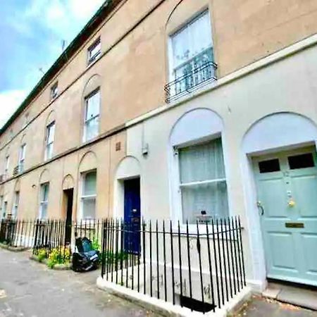 Modern, Stylish Apartment In Central Bath Exterior photo